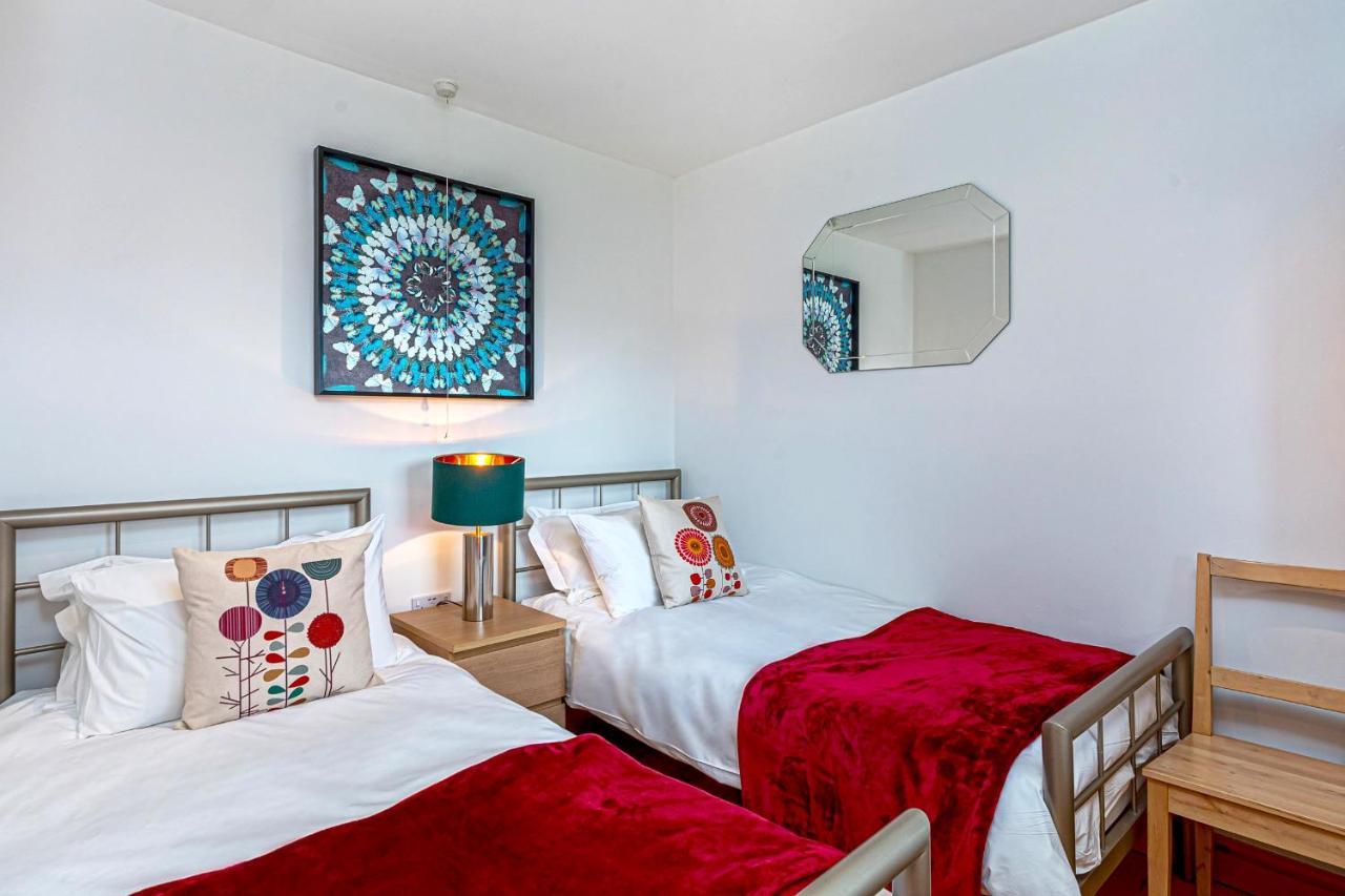 Laurel - Pet-Friendly Cottage With Indoor Pool, Hot Tub & Panoramic Snowdonia Views Colwyn Bay Exterior photo